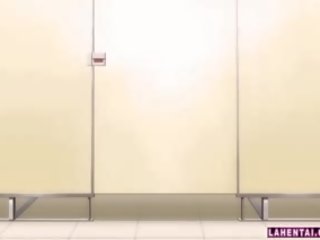 Hentai gadis mendapat fucked daripada di belakang pada awam tandas
