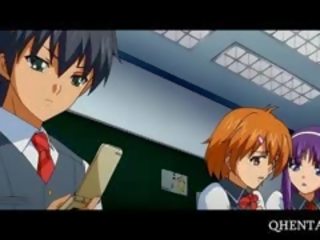 Hentai estudiante dealing con tres gallos en una vez