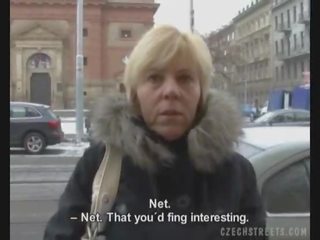 Čehinje milf daje a glava za a spolno aroused penis